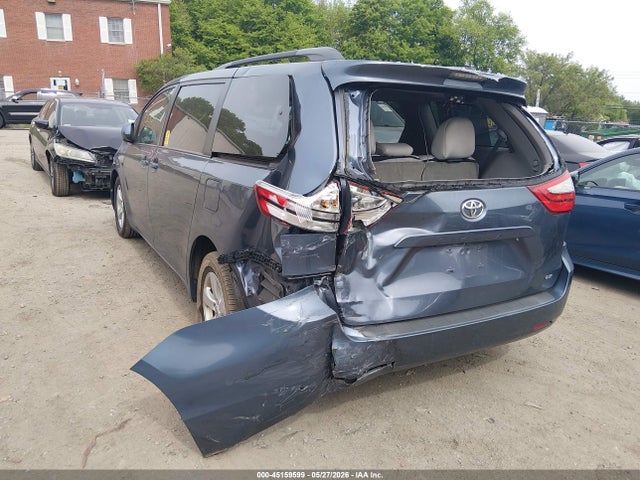 Toyota Sienna Le 8 Passenger