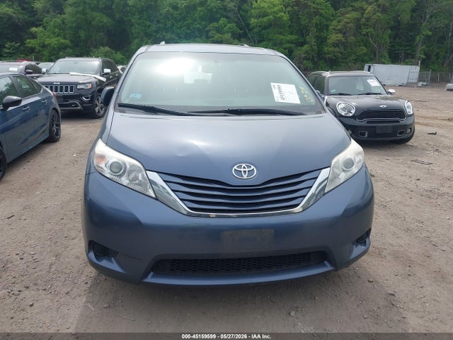 Toyota Sienna Le 8 Passenger