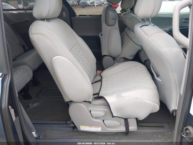 Toyota Sienna Le 8 Passenger