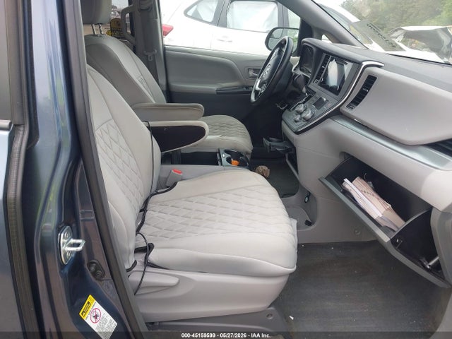 Toyota Sienna Le 8 Passenger