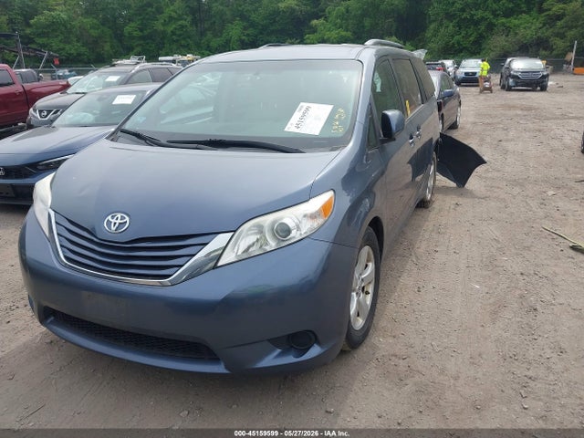 Toyota Sienna Le 8 Passenger