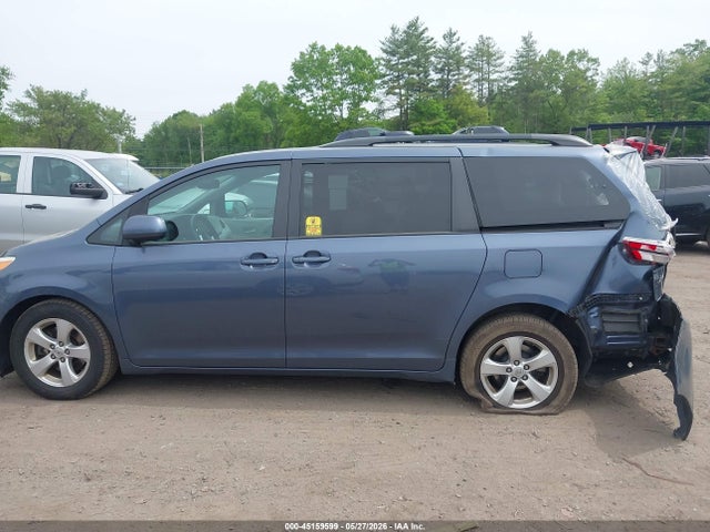 Toyota Sienna Le 8 Passenger