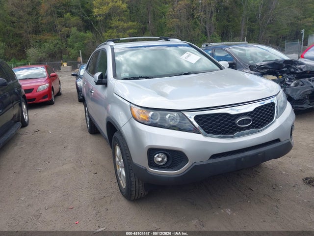 Salvage Kia Sorento Image