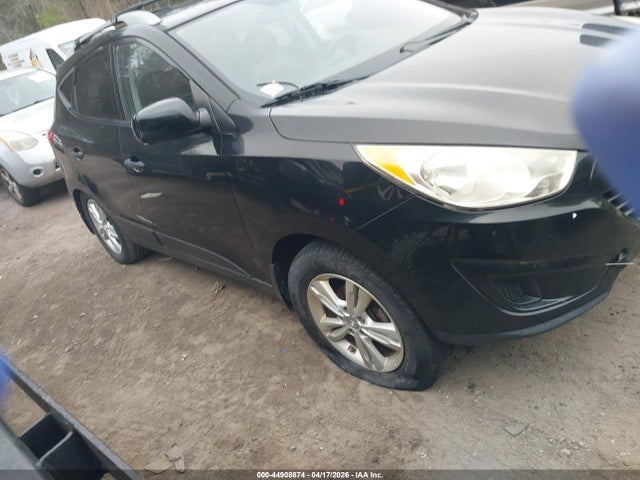 Salvage Hyundai TUCSON Image