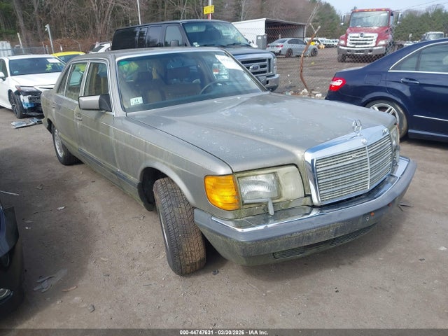 Salvage Mercedes-Benz 560 Image