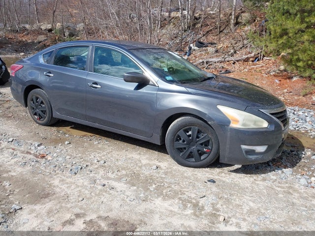 Salvage Nissan Altima Image