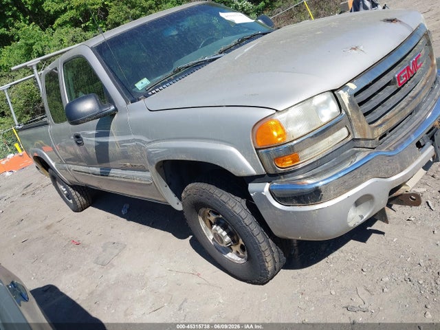 Salvage GMC Sierra 2500 Image