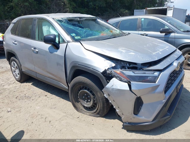 Salvage Toyota RAV4 Image
