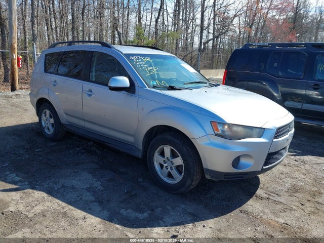 Salvage Mitsubishi Outlander Image