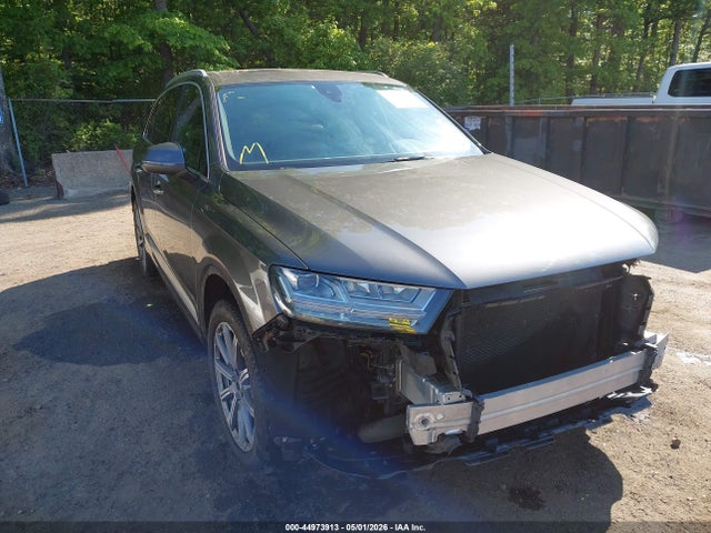 Salvage Audi Q7 Image