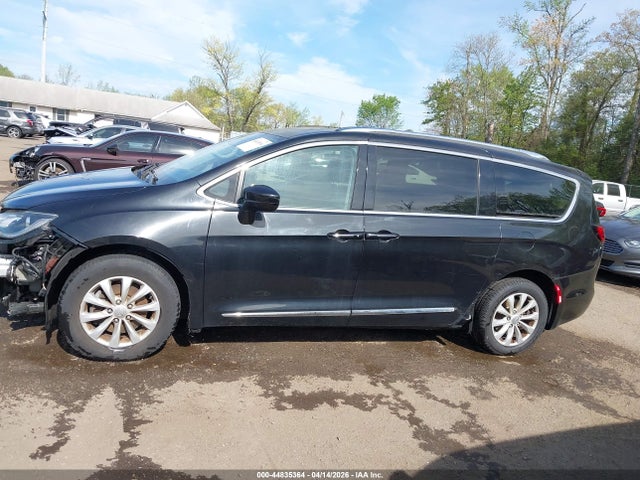 Chrysler Pacifica Touring L