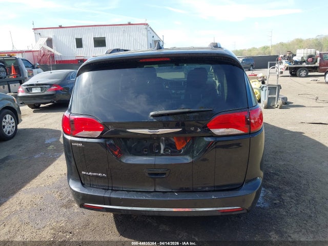 Chrysler Pacifica Touring L