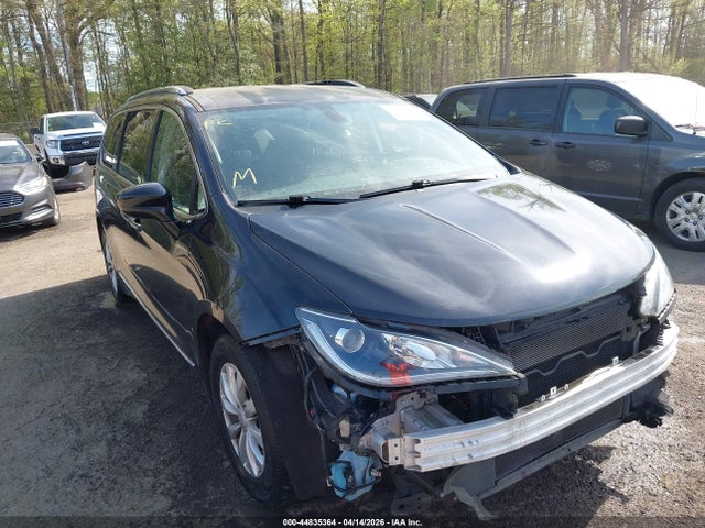 Salvage Chrysler Pacifica Image