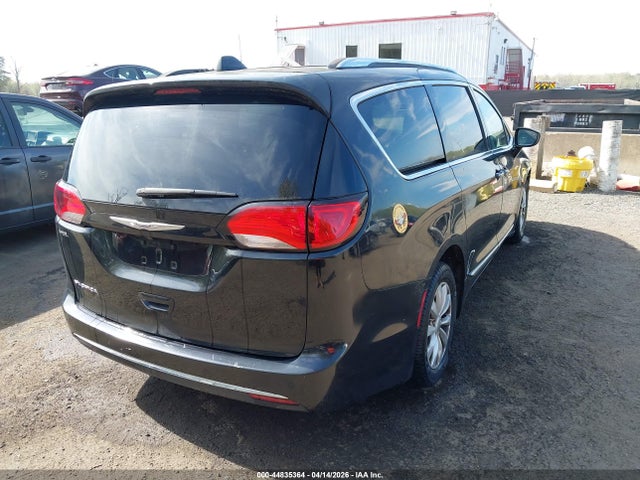 Chrysler Pacifica Touring L