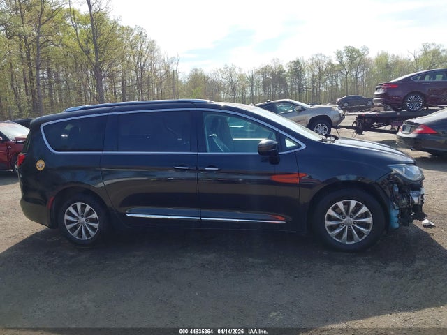 Chrysler Pacifica Touring L