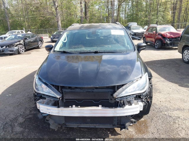 Chrysler Pacifica Touring L