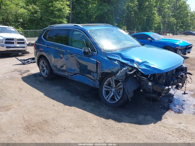Salvage Volkswagen Tiguan Image