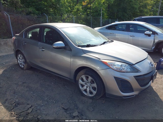 Salvage Mazda Mazda3 Image