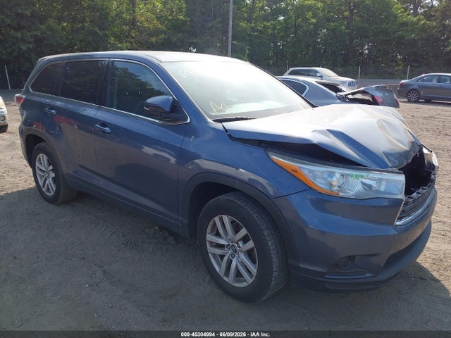 Salvage Toyota Highlander Image