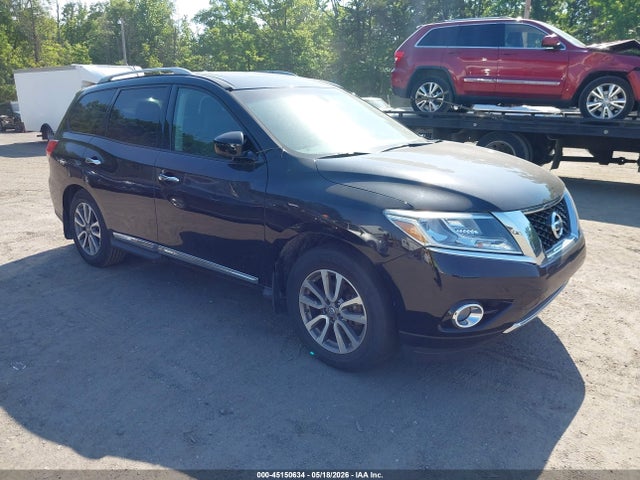 Salvage Nissan Pathfinder Image