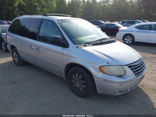 Salvage Chrysler Town & Country Image