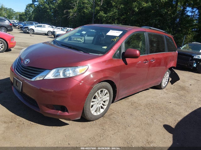Toyota Sienna Xle 8 Passenger