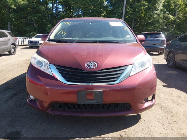 Toyota Sienna Xle 8 Passenger
