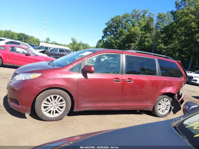 Toyota Sienna Xle 8 Passenger