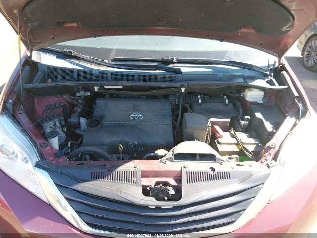 Toyota Sienna Xle 8 Passenger