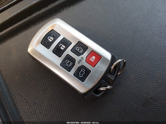 Toyota Sienna Xle 8 Passenger