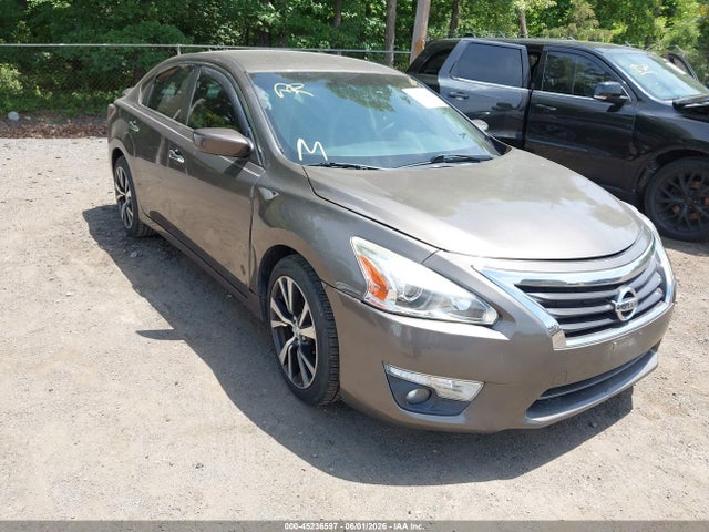 Salvage Nissan Altima Image