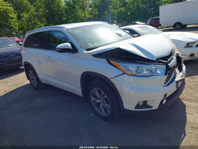 Salvage Toyota Highlander Image