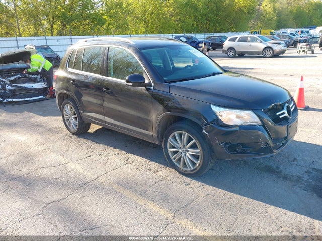 Salvage Volkswagen Tiguan Image
