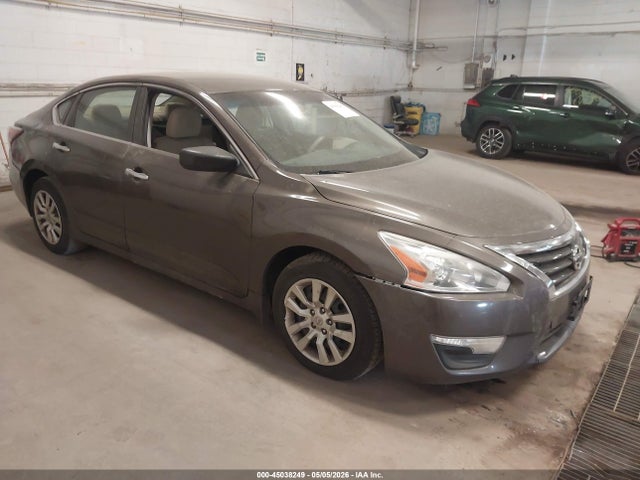 Salvage Nissan Altima Image