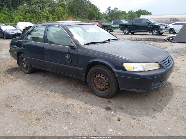 Salvage Toyota Camry Image