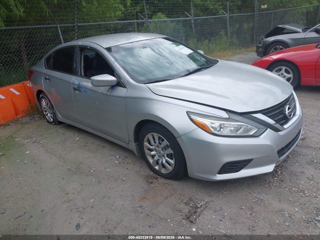 Salvage Nissan Altima Image