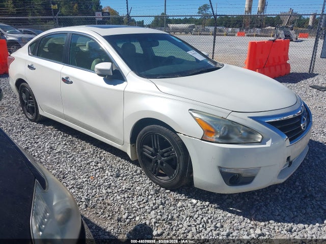 Salvage Nissan Altima Image