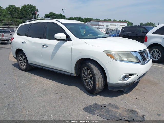 Salvage Nissan Pathfinder Image