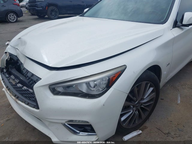 INFINITI Q50 2.0t Luxe