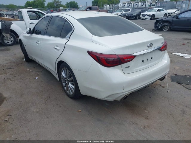 INFINITI Q50 2.0t Luxe