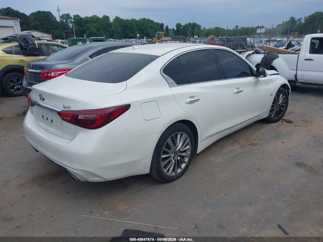 INFINITI Q50 2.0t Luxe