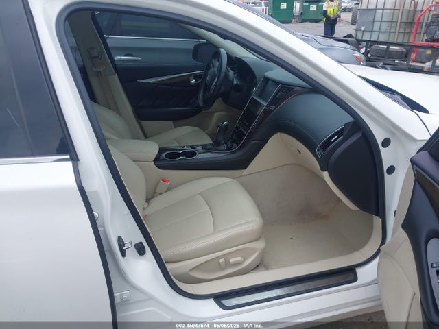 INFINITI Q50 2.0t Luxe