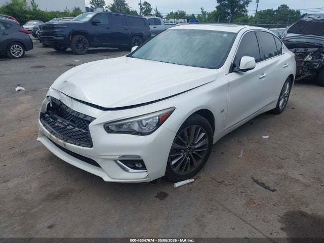 INFINITI Q50 2.0t Luxe