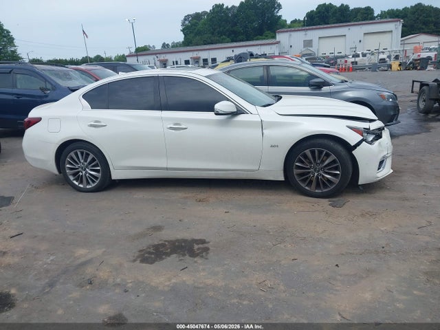 INFINITI Q50 2.0t Luxe