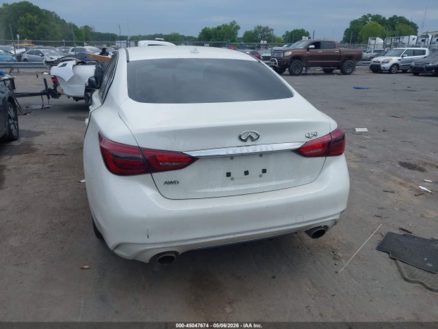 INFINITI Q50 2.0t Luxe