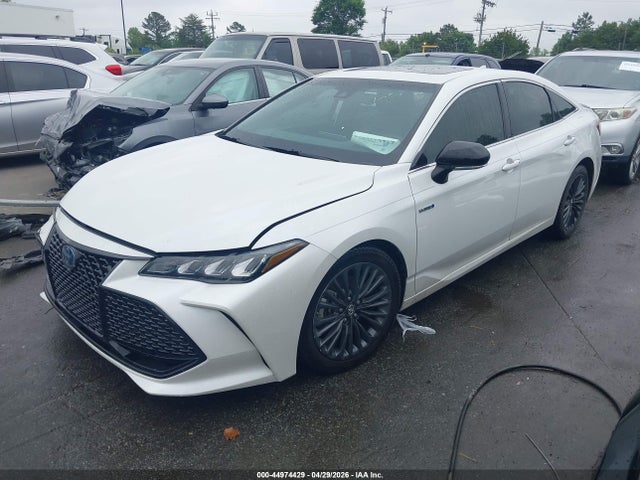 Toyota Avalon Hybrid Xse
