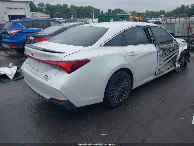 Toyota Avalon Hybrid Xse
