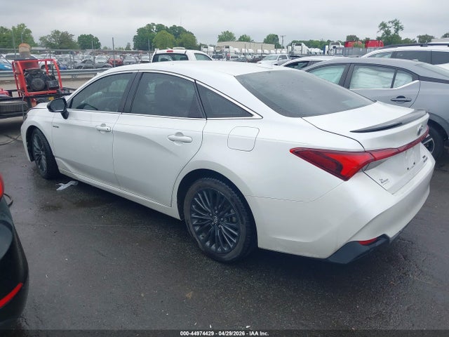 Toyota Avalon Hybrid Xse