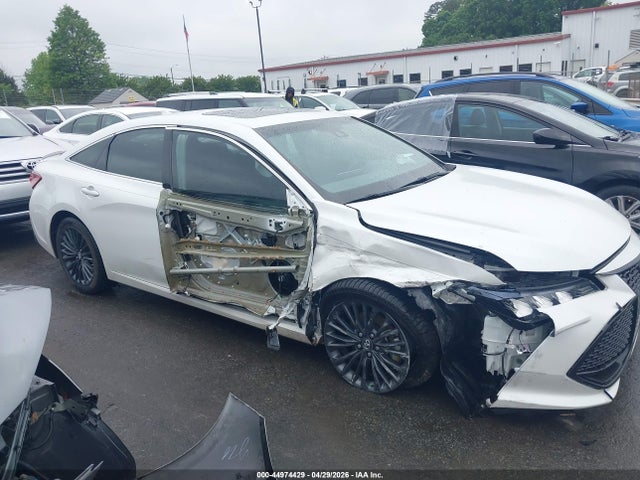 Toyota Avalon Hybrid Xse