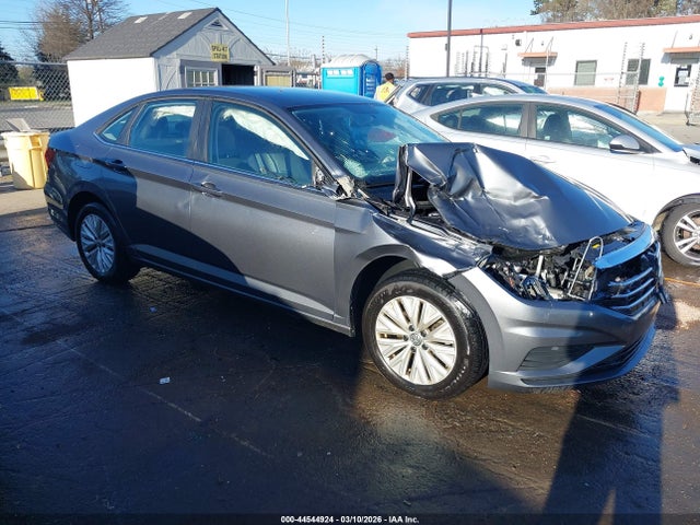 Salvage Volkswagen Jetta Image